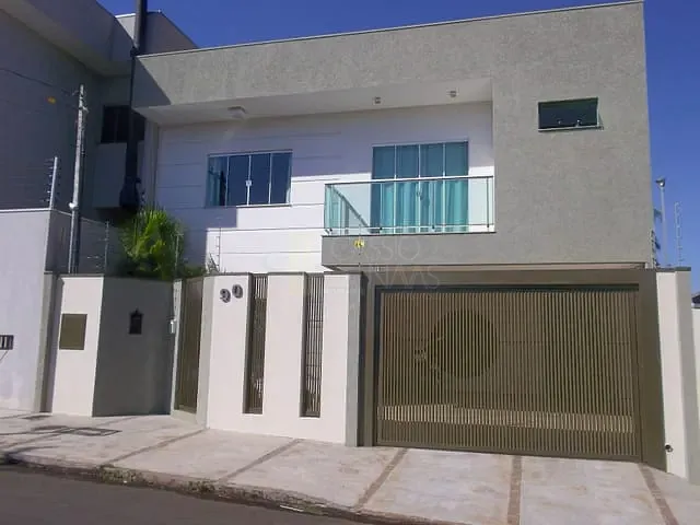 Sobrado com 174m² 3 quartos e 3 banheiros, à venda, no bairro Vila Franko em Apucarana
