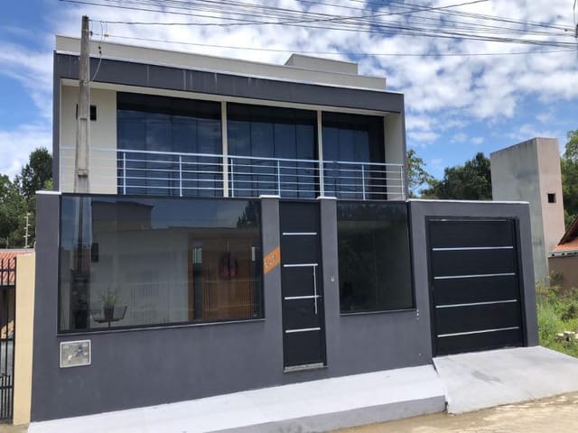 Sobrado com 312m² 4 quartos e 4 banheiros, à venda, no bairro Nossa Sra. de Fátima em Penha