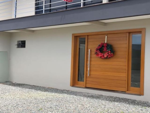Sobrado com 312m² 4 quartos e 4 banheiros, à venda, no bairro Nossa Sra. de Fátima em Penha