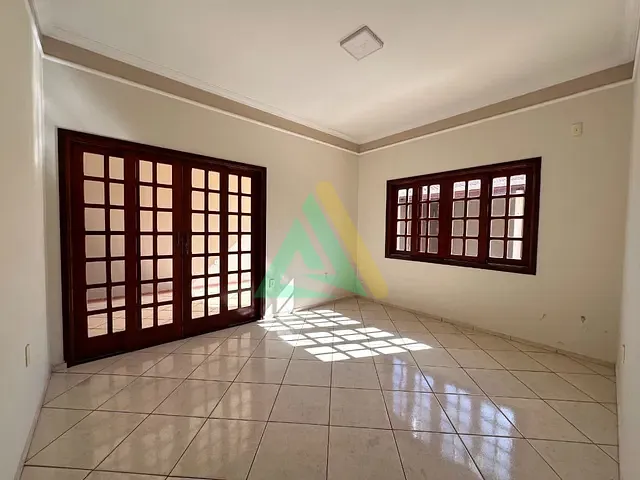 Sobrado com 300m² 3 quartos e 4 banheiros, à venda, no bairro Recanto do Itamaracá em Mogi Guaçu