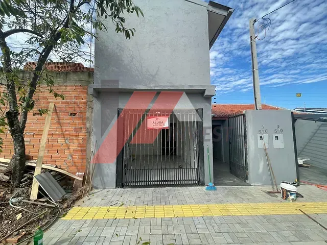 Sobrado com 60m² 2 quartos e 2 banheiros, para alugar, no bairro Conjunto Habitacional Parque Imperatriz em Foz do Iguaçu