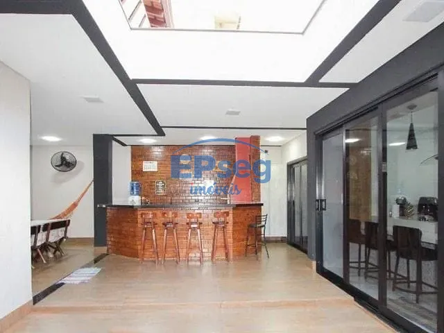 Sobrado com 250m² 5 quartos e 4 banheiros, à venda, no bairro Indústrias Leves em Londrina