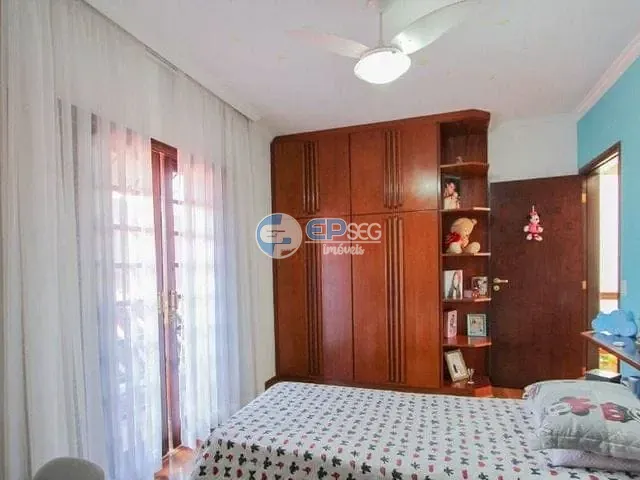 Sobrado com 250m² 5 quartos e 4 banheiros, à venda, no bairro Indústrias Leves em Londrina