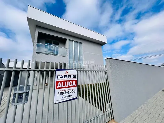 Sobrado 3 quartos e 4 banheiros, para alugar, no bairro Jardim das Américas em Campo Largo