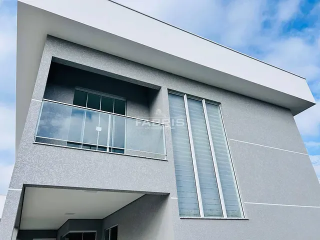 Sobrado 3 quartos e 4 banheiros, para alugar, no bairro Jardim das Américas em Campo Largo