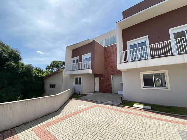 Sobrado 3 quartos e 3 banheiros, à venda, no bairro Campo Comprido em Curitiba