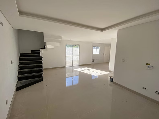 Sobrado 3 quartos e 3 banheiros, à venda, no bairro Campo Comprido em Curitiba