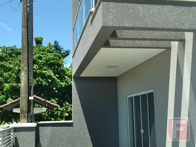 Sobrado 3 quartos e 3 banheiros, à venda, no bairro Barra do Saí em Itapoá