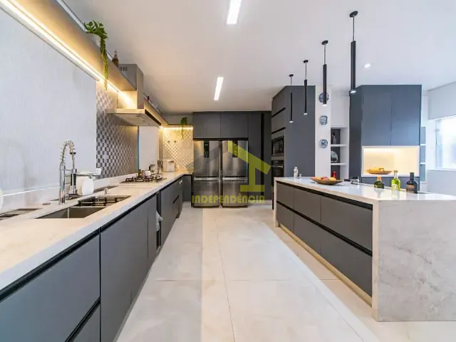 Sobrado com 598m² 4 quartos e 5 banheiros, à venda, no bairro São Paulo II em Cotia