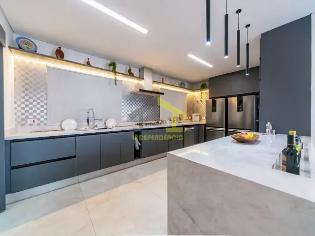 Sobrado com 598m² 4 quartos e 5 banheiros, à venda, no bairro São Paulo II em Cotia