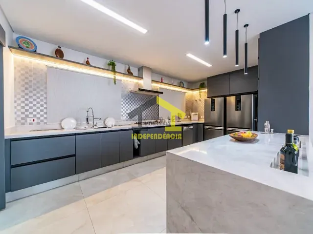 Sobrado com 598m² 4 quartos e 5 banheiros, à venda, no bairro São Paulo II em Cotia