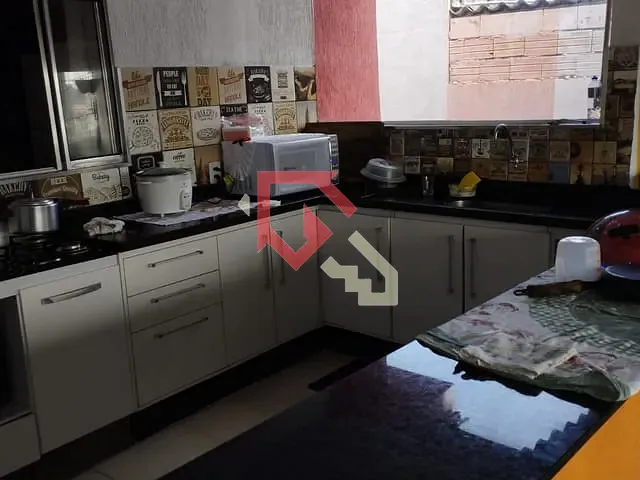 Sobrado com 200m² 5 quartos e 3 banheiros, à venda, no bairro Parque das Américas em Mauá