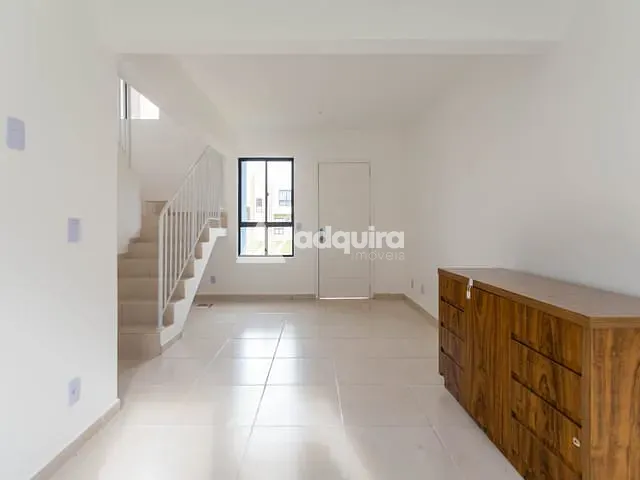 Sobrado 2 quartos e 2 banheiros, à venda, no bairro Jardim Carvalho em Ponta Grossa