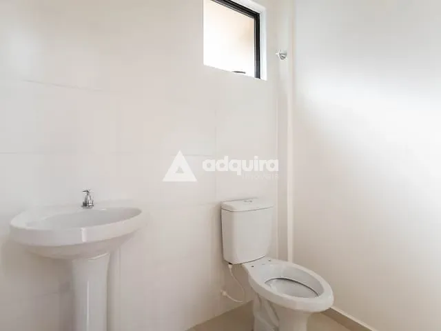 Sobrado 2 quartos e 2 banheiros, à venda, no bairro Jardim Carvalho em Ponta Grossa