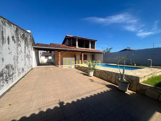 Sobrado com 360m² 3 quartos e 4 banheiros, à venda, no bairro Pontal de Santa Marina em Caraguatatuba