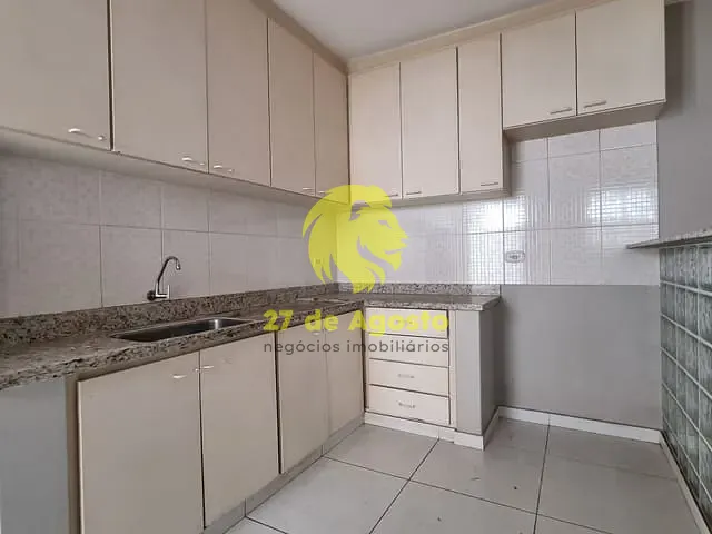 Sobrado com 300m² 3 quartos e 2 banheiros, para alugar, no bairro Vila Gomes Cardim em São Paulo