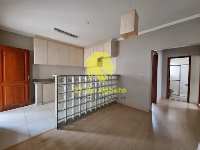Sobrado com 300m² 3 quartos e 2 banheiros, para alugar, no bairro Vila Gomes Cardim em São Paulo