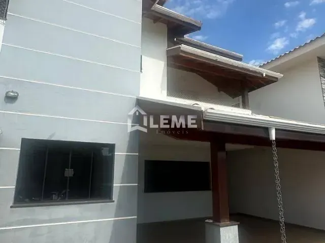 Sobrado 3 quartos e 4 banheiros, à venda, no bairro Jardim Alvorada em Mococa
