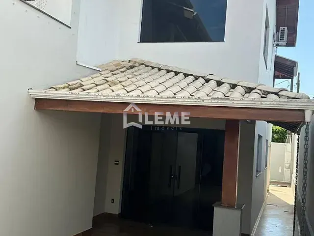 Sobrado 3 quartos e 4 banheiros, à venda, no bairro Jardim Alvorada em Mococa