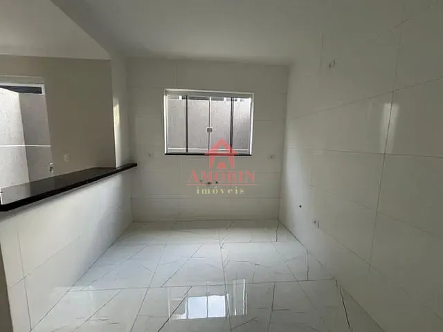 Sobrado com 140m² 3 quartos e 2 banheiros, à venda, no bairro Fazendinha em Curitiba