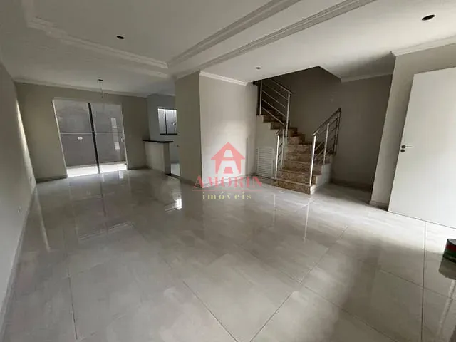 Sobrado com 140m² 3 quartos e 2 banheiros, à venda, no bairro Fazendinha em Curitiba