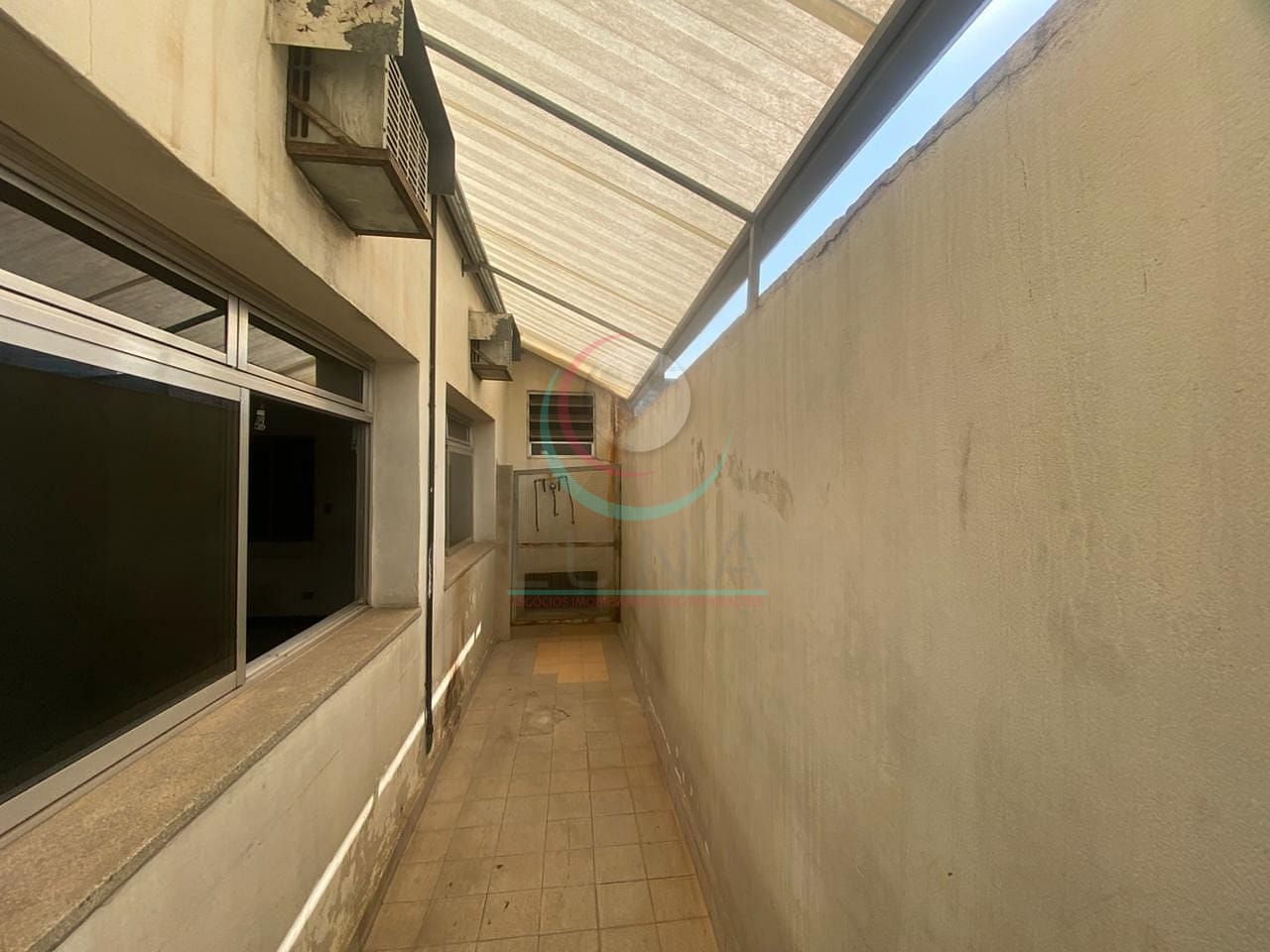 Sobrado à venda e aluguel com 1 quarto, 578m² - Foto 2