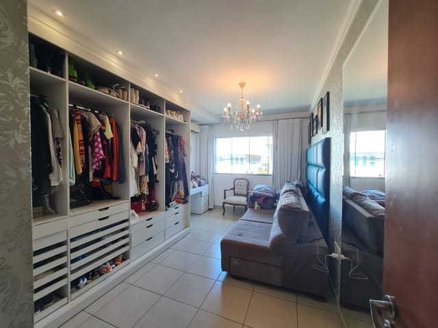 Sobrado com 434m² 5 quartos e 6 banheiros, à venda, no bairro Cidade Vera Cruz em Aparecida de Goiânia