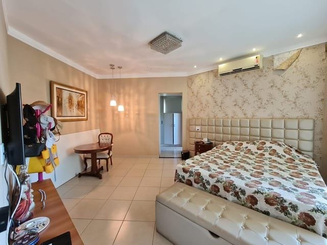 Sobrado com 434m² 5 quartos e 6 banheiros, à venda, no bairro Cidade Vera Cruz em Aparecida de Goiânia