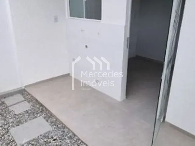 Sobrado com 76m² 2 quartos e 1 banheiro, à venda, no bairro Espinheiros em Itajaí