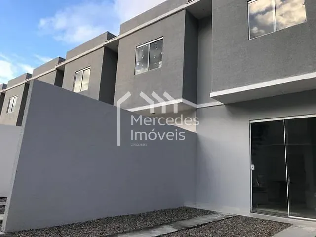 Sobrado com 76m² 2 quartos e 1 banheiro, à venda, no bairro Espinheiros em Itajaí