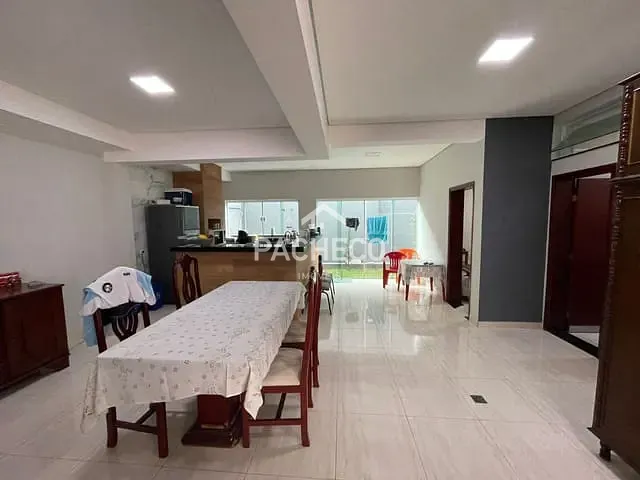 Sobrado com 250m² 4 quartos e 3 banheiros, à venda, no bairro Residencial Furlan em Santa Bárbara D'Oeste