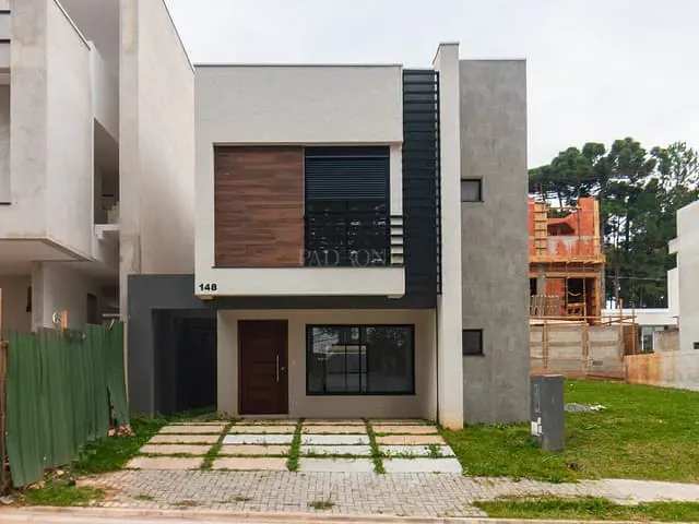 Sobrado com 130m² 3 quartos e 3 banheiros, à venda, no bairro Santa Cândida em Curitiba