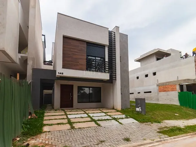 Sobrado com 130m² 3 quartos e 3 banheiros, à venda, no bairro Santa Cândida em Curitiba