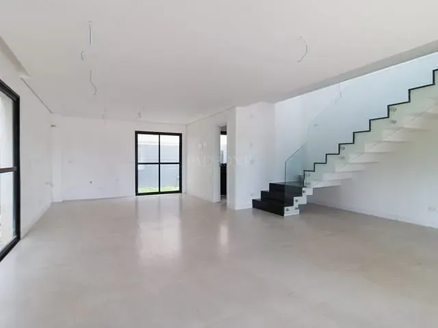 Sobrado com 130m² 3 quartos e 3 banheiros, à venda, no bairro Santa Cândida em Curitiba