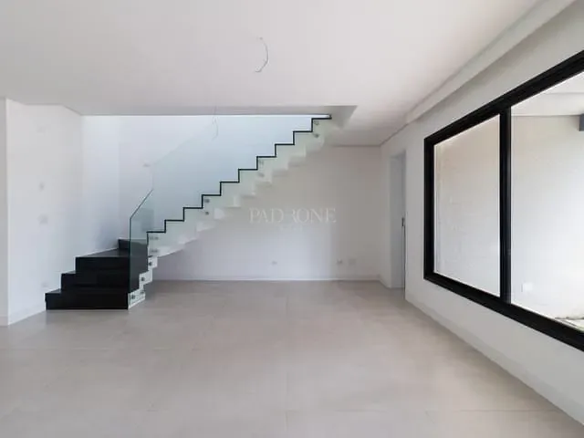 Sobrado com 130m² 3 quartos e 3 banheiros, à venda, no bairro Santa Cândida em Curitiba