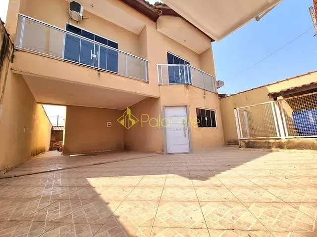 Sobrado com 250m² 3 quartos e 2 banheiros, à venda, no bairro Residencial e Comercial Portal dos Eucaliptos em Pindamonhangaba