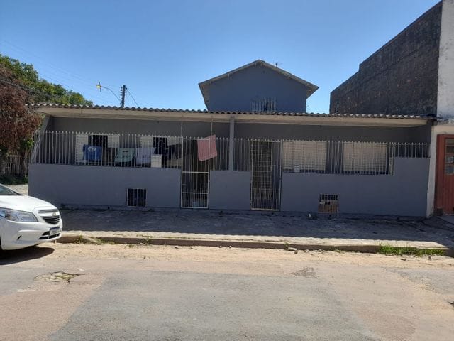 Sobrado com 300m² 4 quartos e 3 banheiros, à venda, no bairro Santa Rita em Guaíba