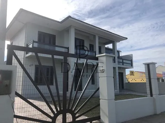 Sobrado com 300m² 4 quartos e 3 banheiros, à venda, no bairro Nova Tramandai em Tramandaí