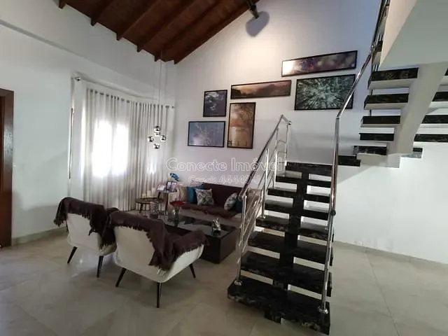 Sobrado com 435m² 3 quartos e 6 banheiros, à venda, no bairro Residencial Nova Holanda em Holambra