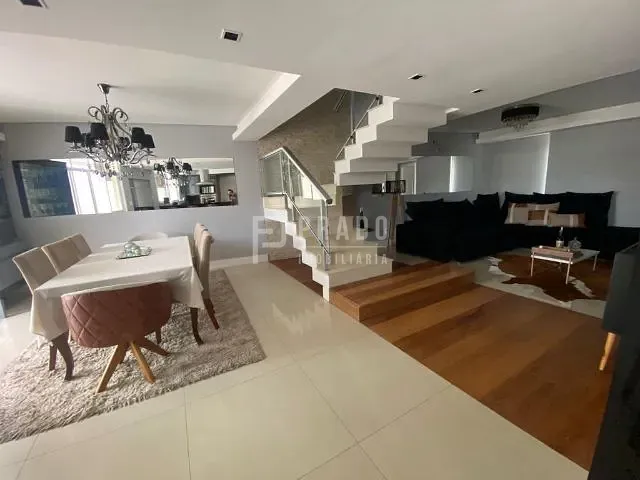 Sobrado 4 quartos e 3 banheiros, à venda, no bairro Três Vendas em Pelotas