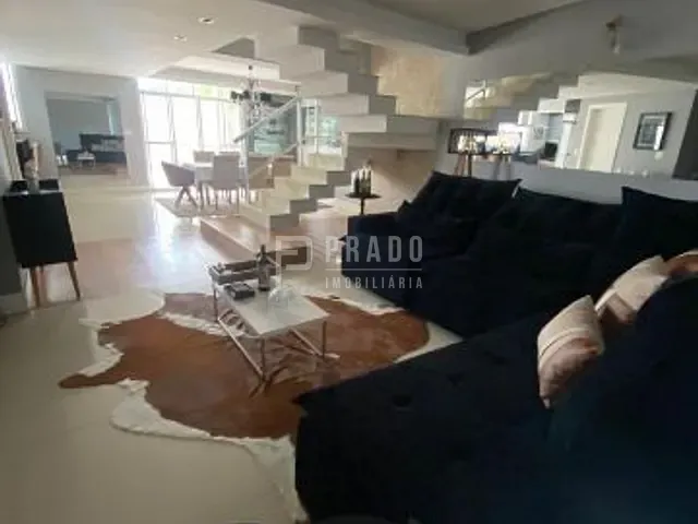 Sobrado 4 quartos e 3 banheiros, à venda, no bairro Três Vendas em Pelotas