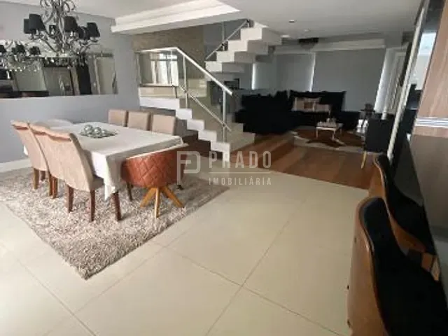 Sobrado 4 quartos e 3 banheiros, à venda, no bairro Três Vendas em Pelotas