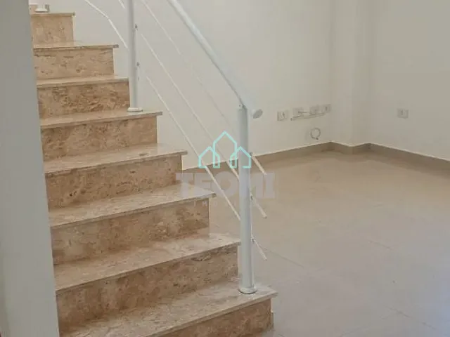 Sobrado com 200m² 3 quartos e 2 banheiros, à venda ou para alugar, no bairro Vila Areao em Taubaté
