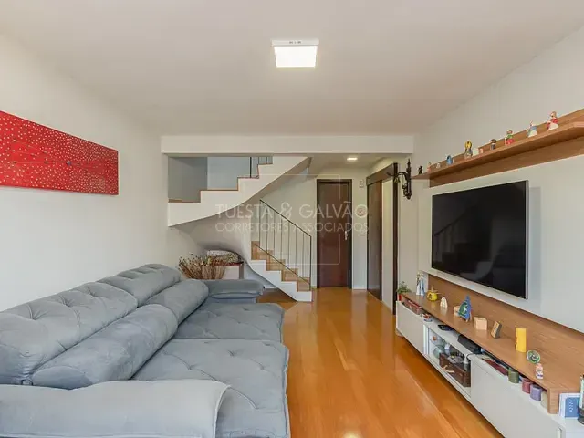 Sobrado com 135m² 3 quartos e 2 banheiros, à venda, no bairro Guabirotuba em Curitiba