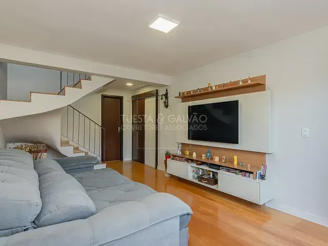 Sobrado com 135m² 3 quartos e 2 banheiros, à venda, no bairro Guabirotuba em Curitiba