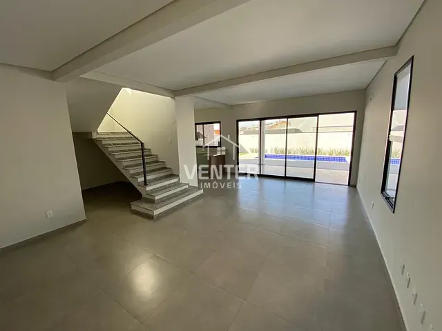 Sobrado com 300m² 4 quartos e 2 banheiros, à venda, no bairro Bairro do Grama em Caçapava