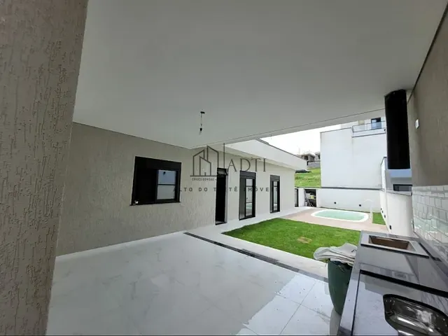 Sobrado com 320m² 3 quartos e 3 banheiros, à venda, no bairro Residencial Veneza I em Mogi das Cruzes