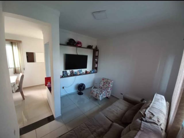 Sobrado 3 quartos e 2 banheiros, à venda, no bairro Vila São Carlos em Apucarana