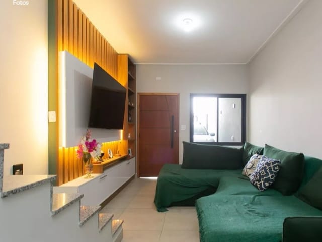 Sobrado 3 quartos e 2 banheiros, à venda, no bairro Jardim São Carlos (Zona Leste) em São Paulo