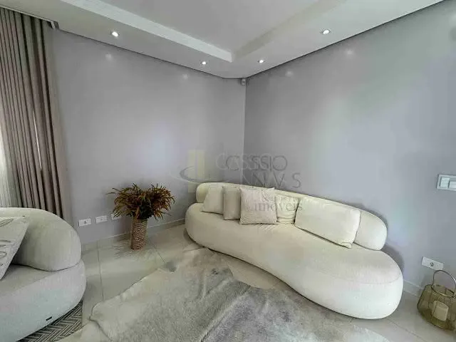 Sobrado com 360m² 3 quartos e 4 banheiros, à venda, no bairro Residencial Cazarin em Apucarana